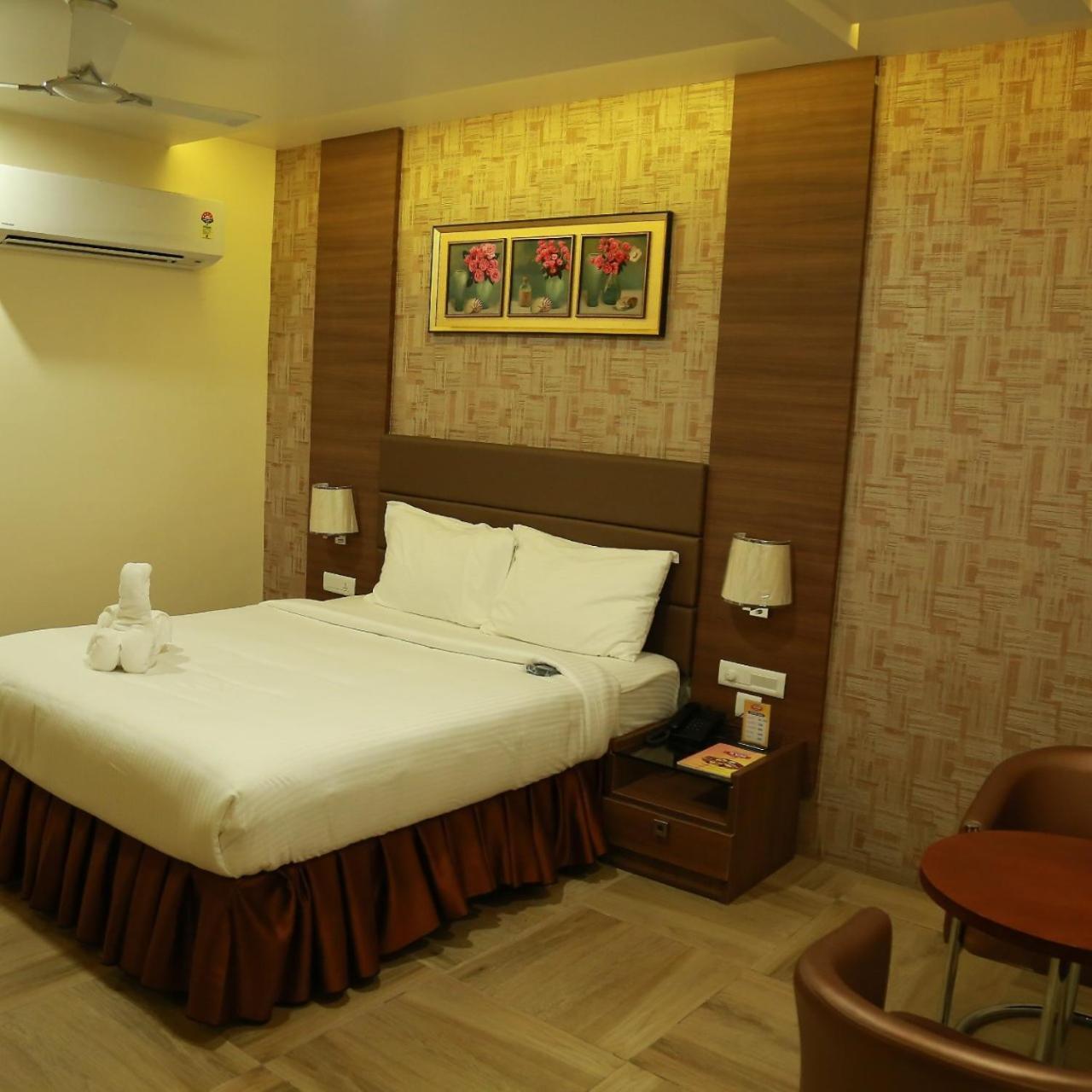 Hotel Svm Grand Medipally Hyderabad Eksteriør bilde