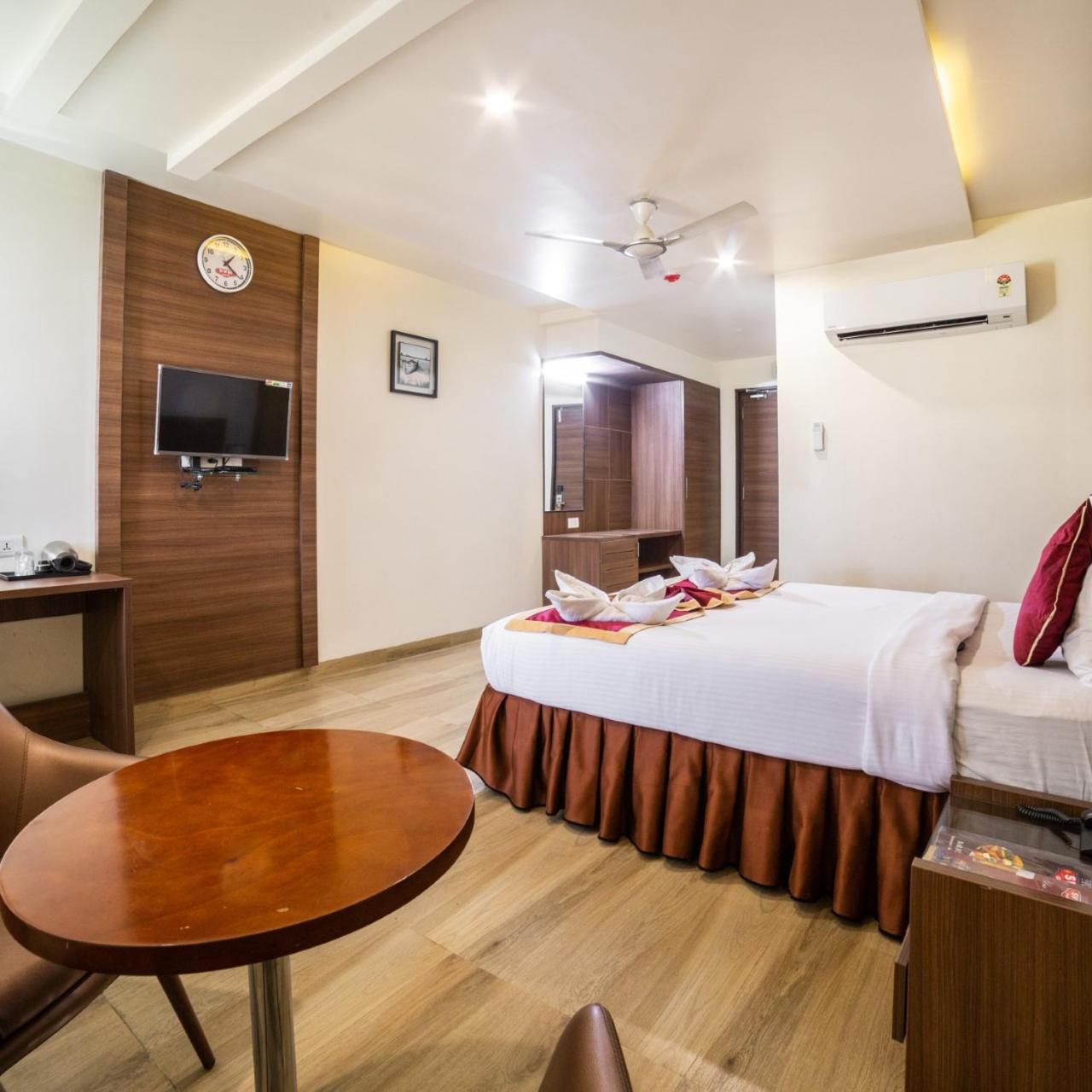 Hotel Svm Grand Medipally Hyderabad Eksteriør bilde