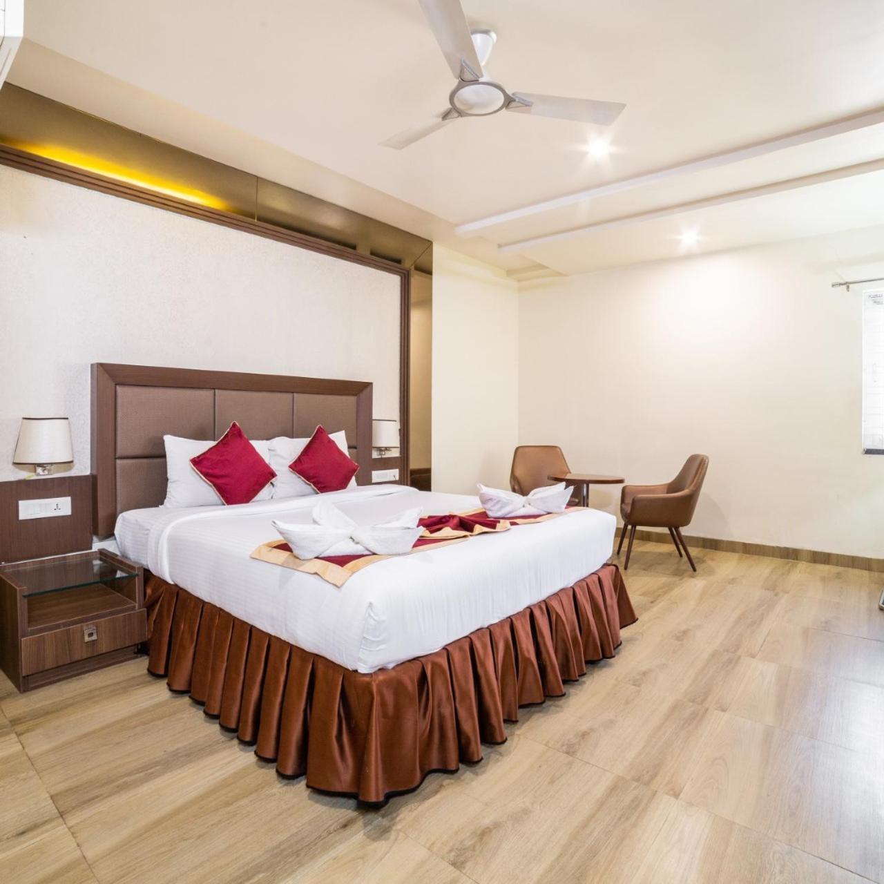 Hotel Svm Grand Medipally Hyderabad Eksteriør bilde