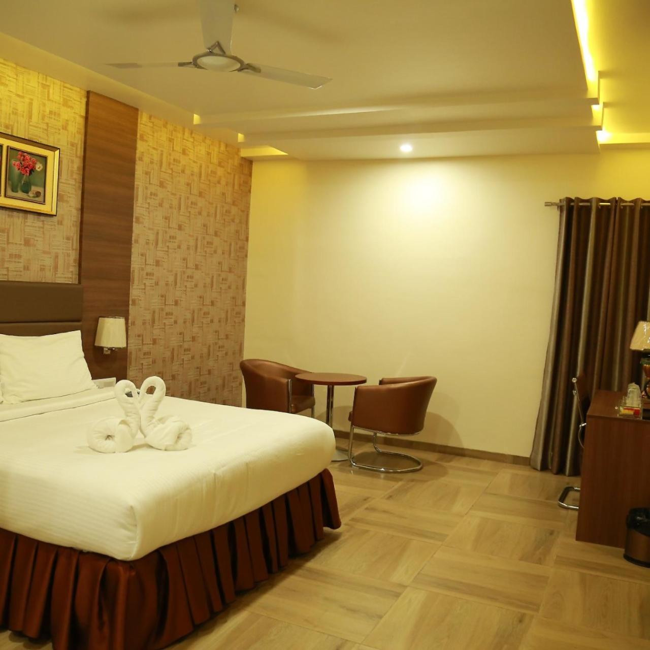 Hotel Svm Grand Medipally Hyderabad Eksteriør bilde
