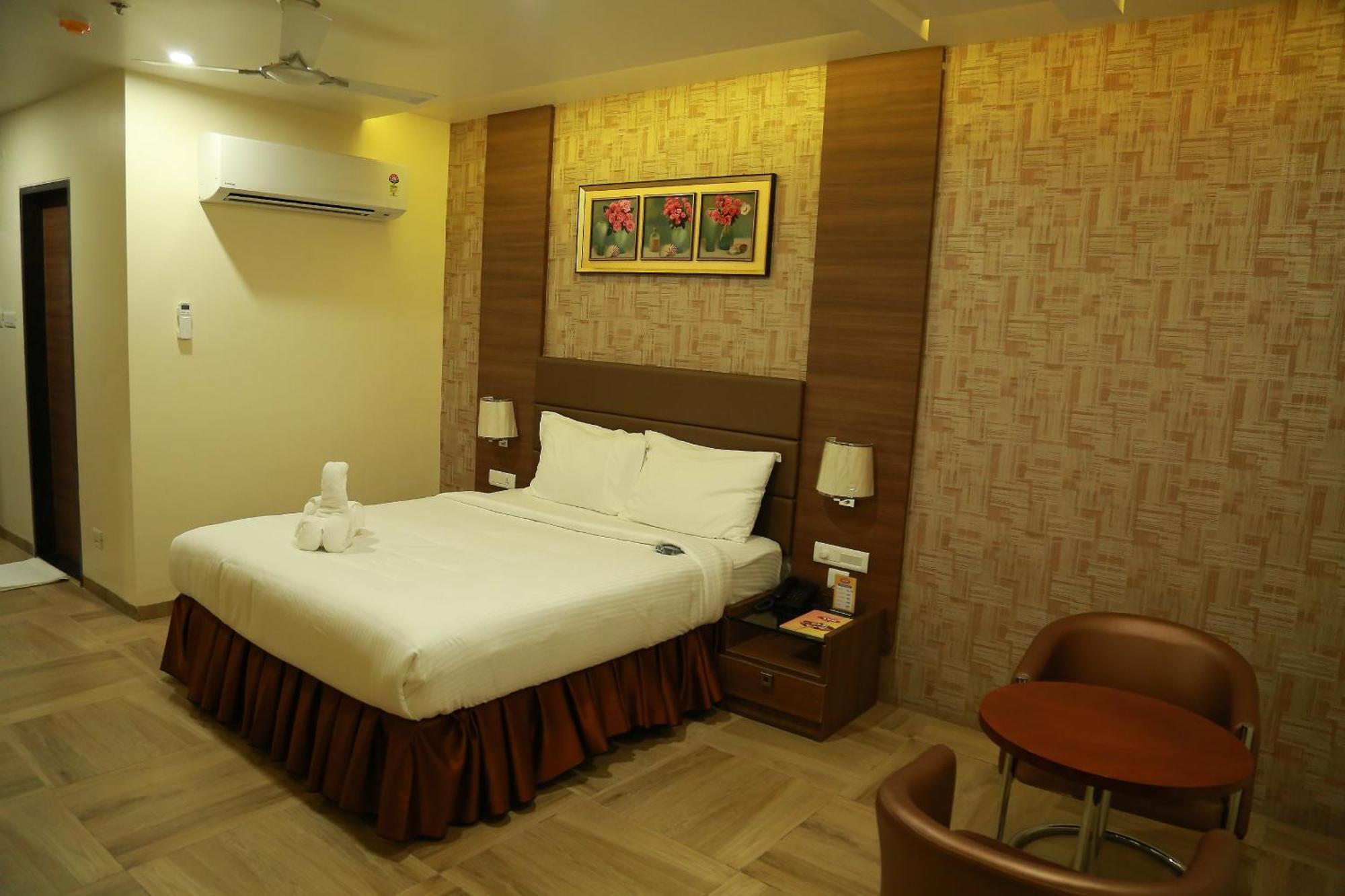 Hotel Svm Grand Medipally Hyderabad Eksteriør bilde
