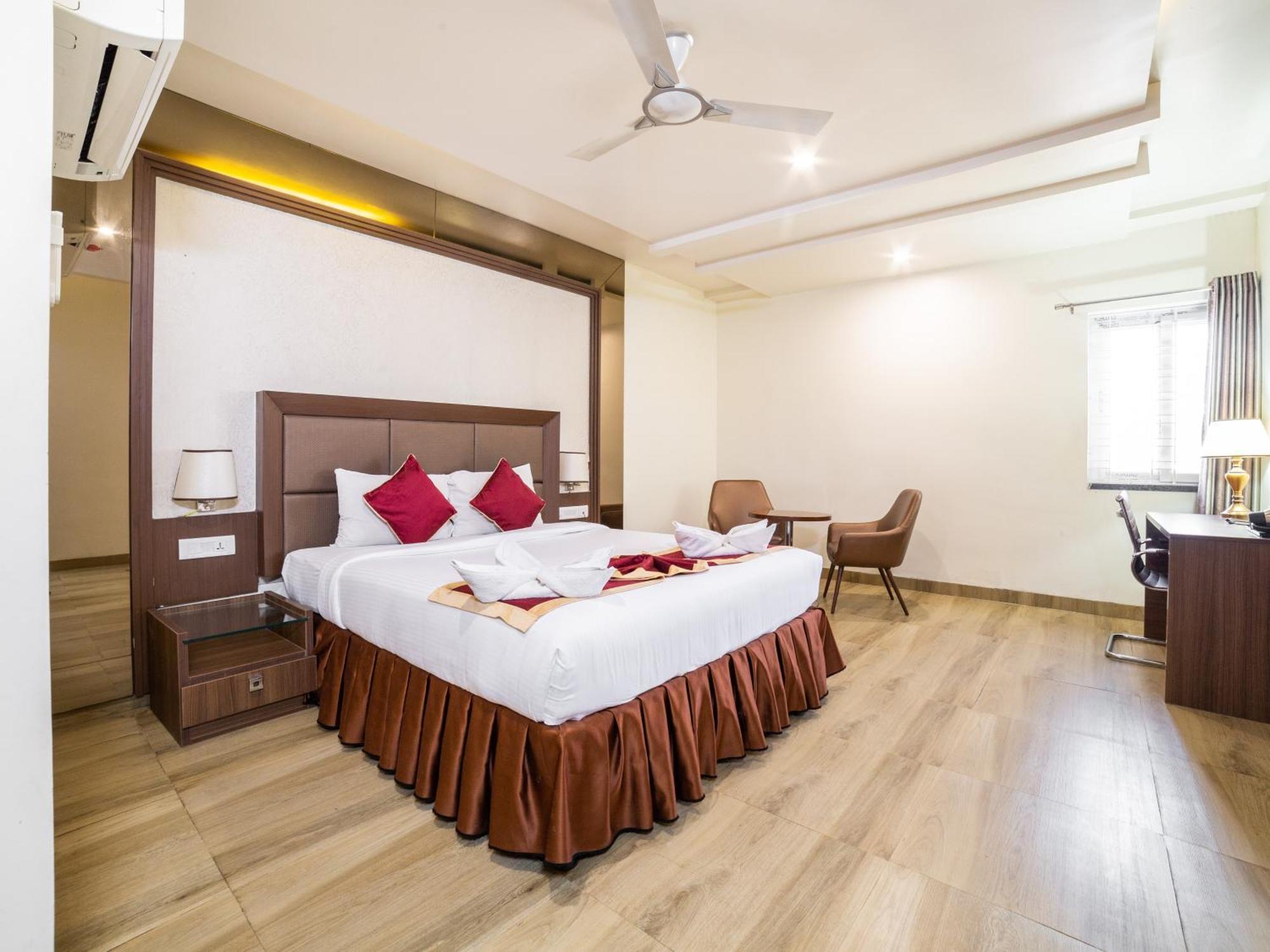 Hotel Svm Grand Medipally Hyderabad Eksteriør bilde